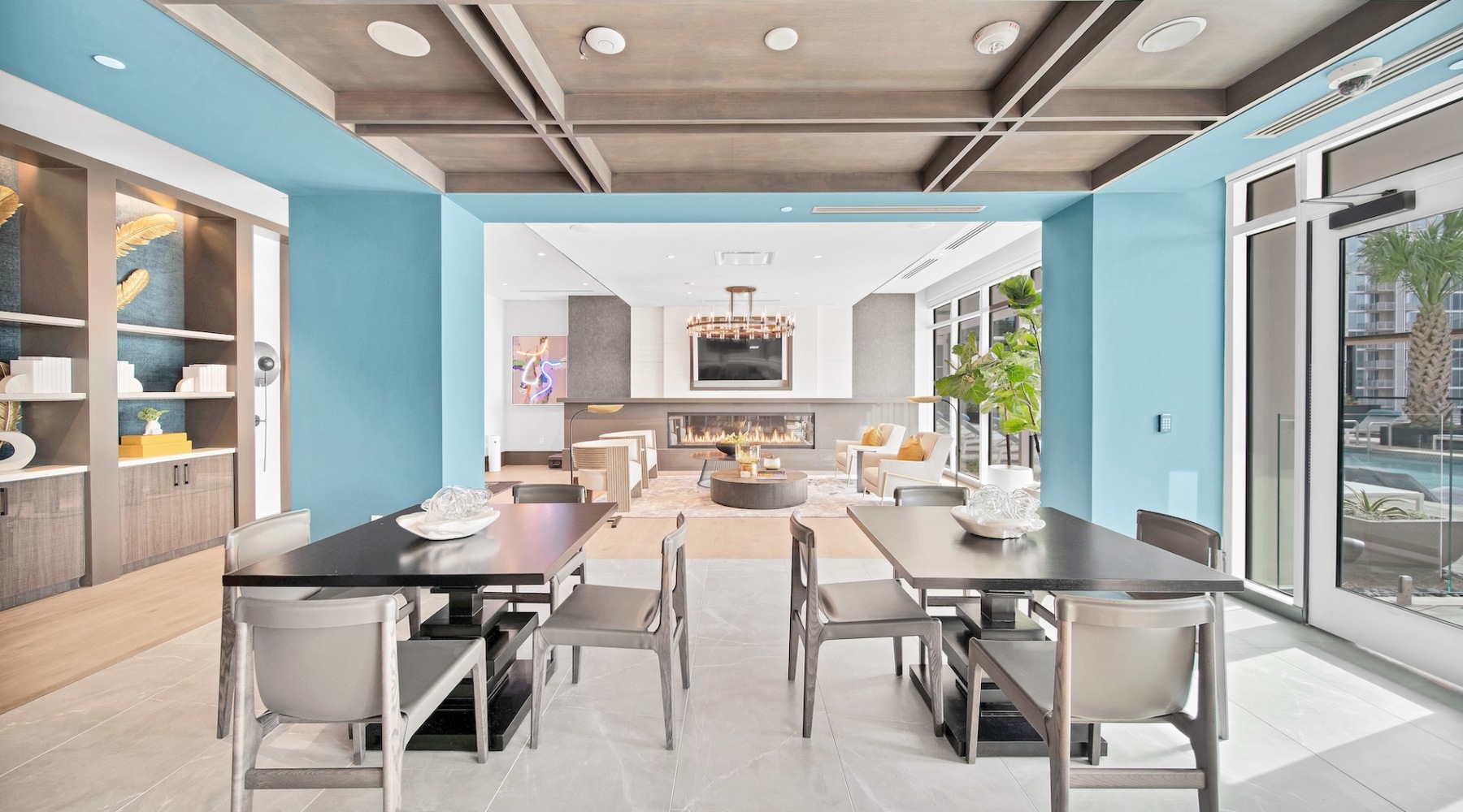 Luxury High-Rise Apartments in Houston lounge in a bright room with ample seating